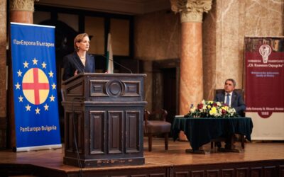 Ан Апълбаум с лекция пред българска аудитория